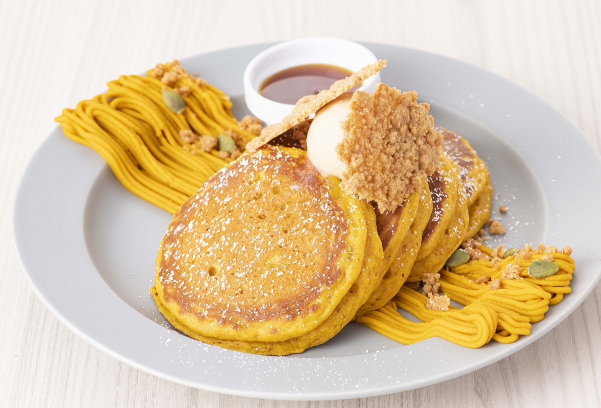 限定スペシャルメニュー『パンプキンスパイスパンケーキ』／『ポークトーバー チリコンカン』